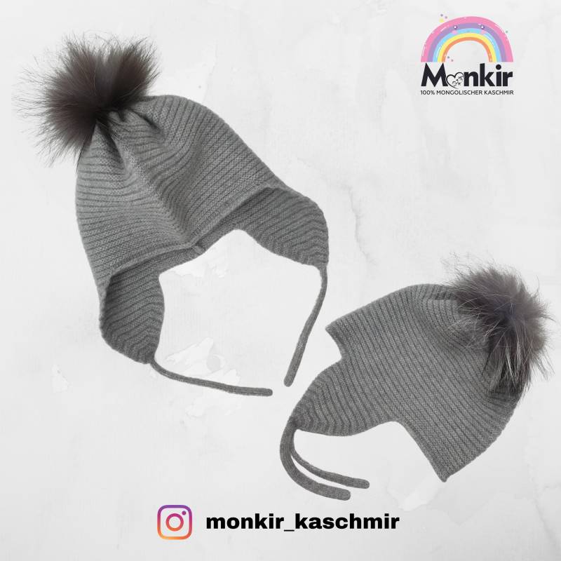 Kaschmirmütze Mit Bommel Für Babys Aus Der Mongolei, 100% Kaschmir | Lila, Grau Kaschmirmütze Mit Bommel Für Babys Aus Der Mongolei, 100% Kaschmir | Lila, Grau von MonkirKaschmir