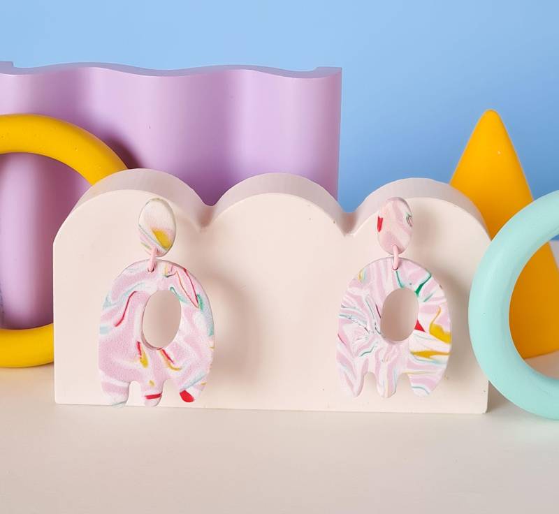 Handgemachte Ohrringe Aus Polymer Clay Im Memphis-stil von MonoMakery