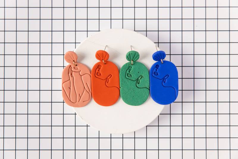 Handgemachte Ohrringe Aus Polymer Clay Im Stil Des Art Deco von MonoMakery