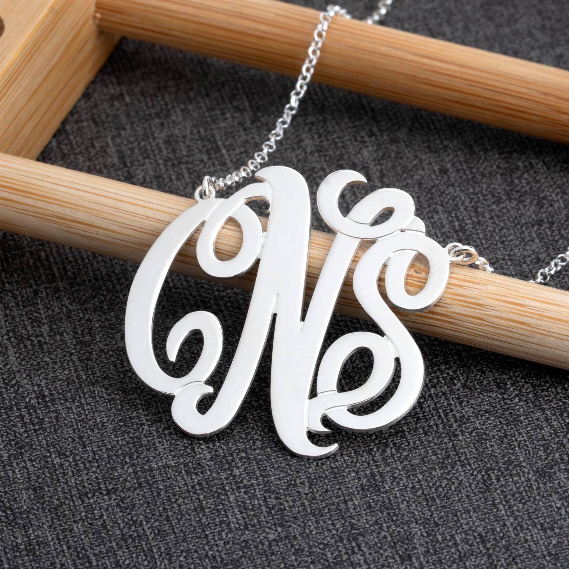 Benutzerdefinierte Sterling Silber Monogramm Halskette, Personalisierte 1, 5 "Anhänger - Schmuck Geschenk Für Frau von MonogramPersonalized