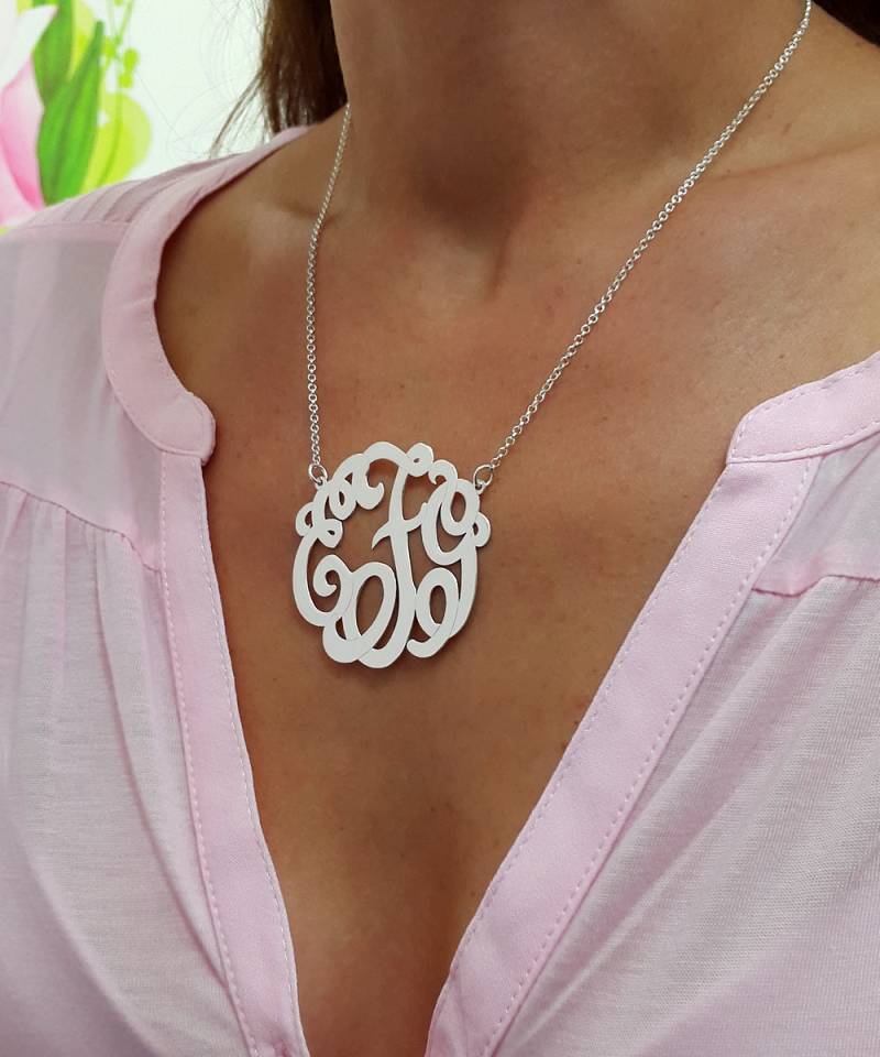Große Monogramm-Halskette Aus Sterlingsilber Personalisierter Initial-Anhänger Große Monogramm-Halskette Aus Sterlingsilber Personalisierter Initial-Anhänger von MonogramPersonalized