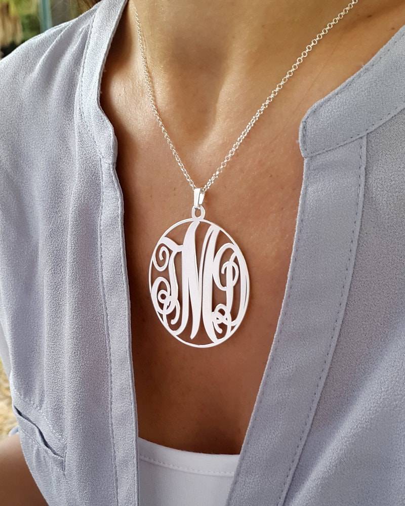 Große Sterling Silber Kreis-Monogramm-Halskette - Personalisierter Anfangsanhänger von MonogramPersonalized