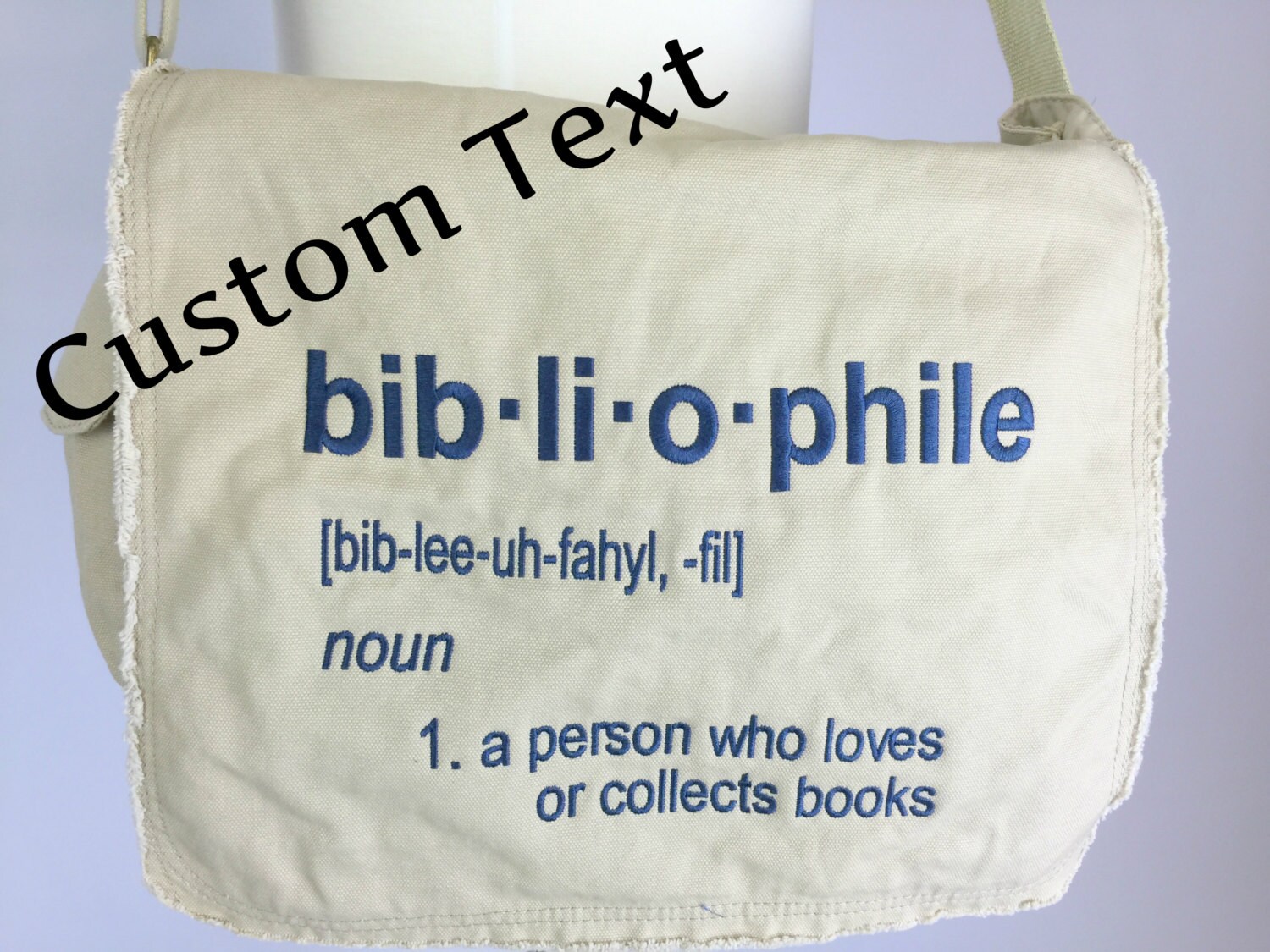 Benutzerdefinierte Text Messenger Bag Benutzerdefinierte Text Messenger Bag von MonogrammedMeStore