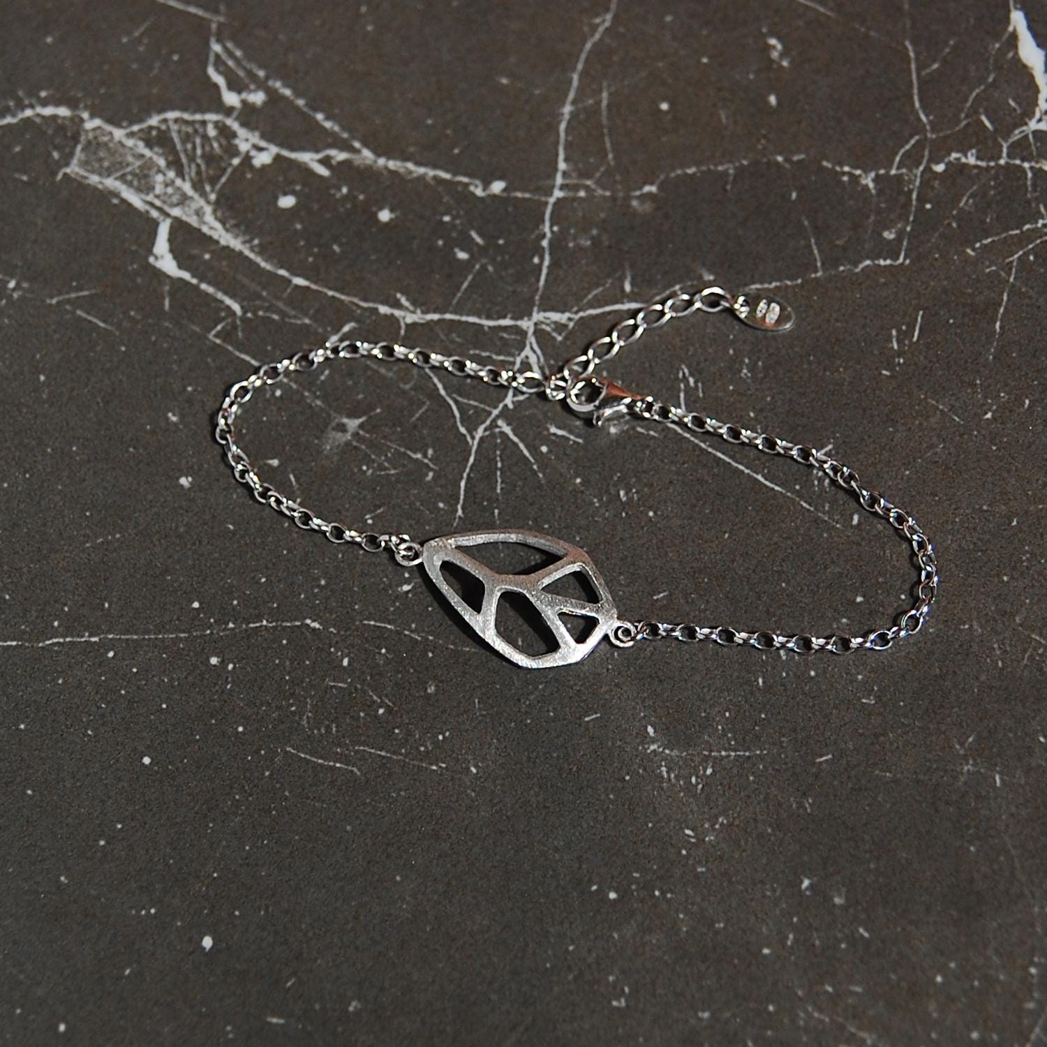 Blatt Silberarmband, Silberschmuck, Blattsilber, Blumenschmuck, Kettenarmband, Gliederarmband, Zierliches Sterling Silber, Geschenk Brautjungfer Blatt Silberarmband, Silberschmuck, Blattsilber, Blumenschmuck, Kettenarmband, Gliederarmband, Zierliches Sterling Silber, Geschenk Brautjungfer von Monopolka