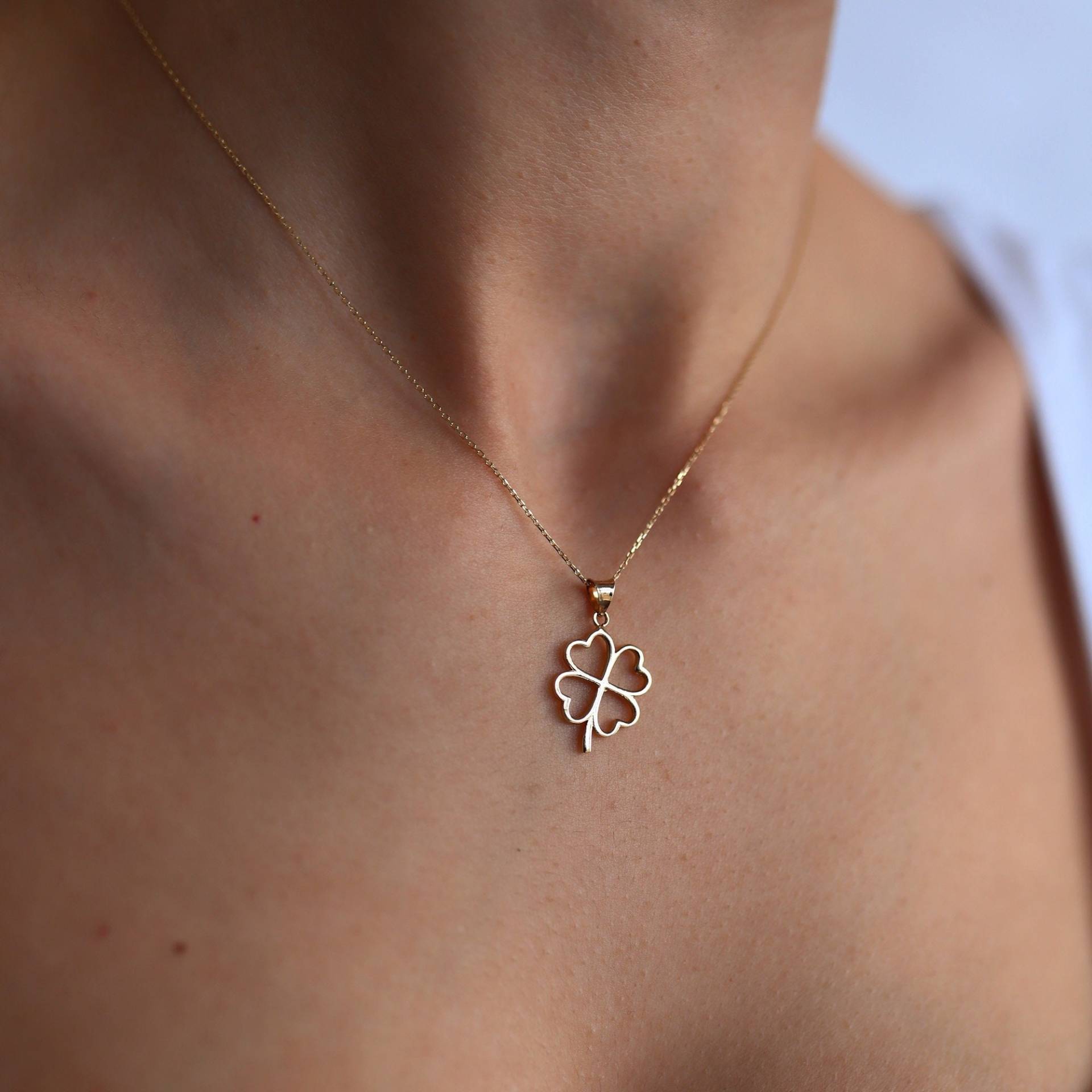 14K Echt Gold Herz Kleeblatt Anhänger Charm Blume Glücksbringer Vier-Lob Liebe Blätter, Halskette Für Frauen Und Mädchen Freundschaft von MonsiniJewelry