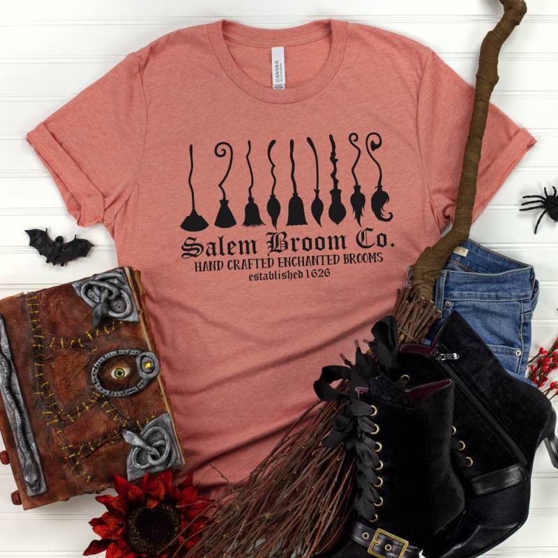 Salem Broom Company Halloween T-Shirt Salem Broom Company Halloween T-Shirt von MonsterAndMunchkin