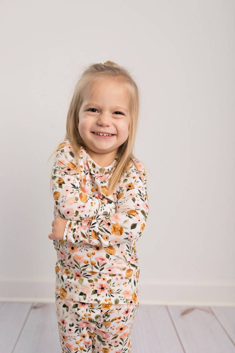 Boho Blumen Bambus Zwei Stück Kleinkind Pyjama von MontanaTeesLLC