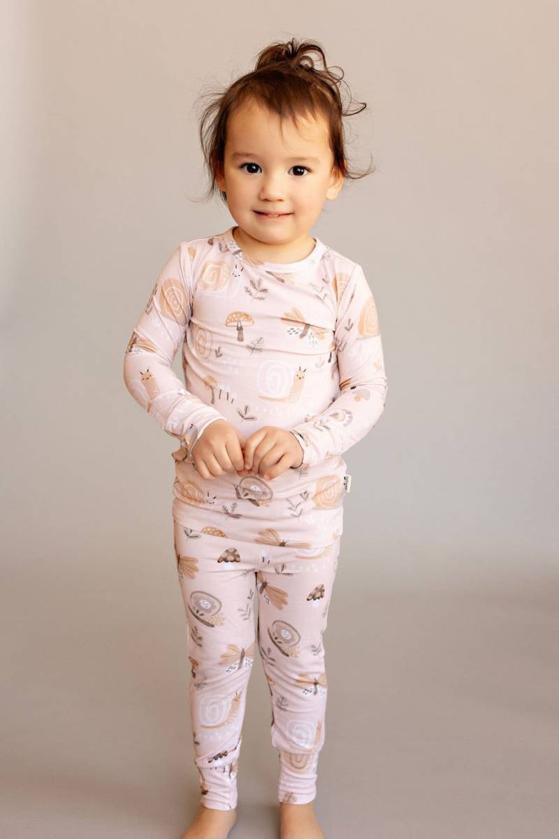 Snails Bamboo Zweiteiler Kleinkind Schlafanzug von MontanaTeesLLC