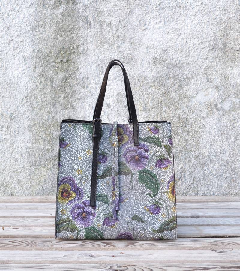 Ledertasche Mit Blumen-Print Ledertasche Mit Blumen-Print von Montinibags