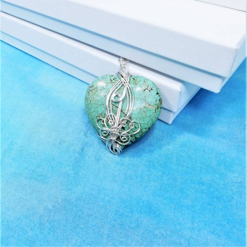 Großer Wire Wrapped Edelstein-Herz-Anhänger, Einzigartige Handwerker Türkis-Blau-stein-Halskette, Handgemachter Tragbarer Kunstschmuck Für Frauen von MontourDesigns