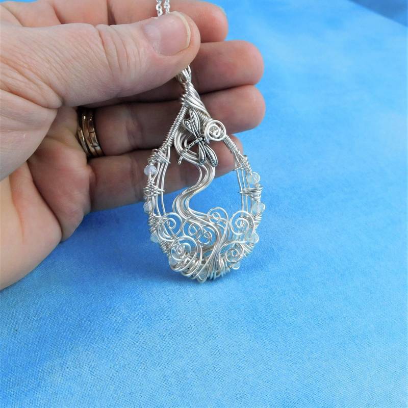 Handwerklich Gefertigte Libellen-Anhänger, Einzigartige Libellen-Halskette Aus Gewebtem Draht, Tragbare Kunst Natur Thema Gedenkschmuck Sympathie von MontourDesigns