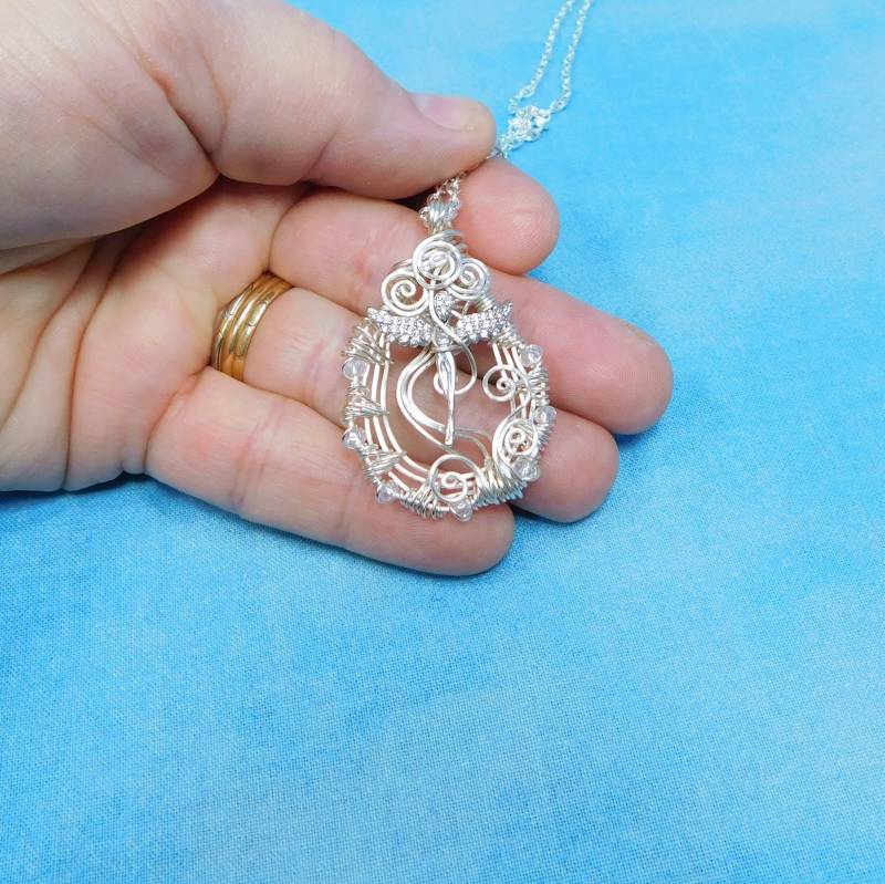Handgemachte Engel Trauer Halskette, Einzigartige Wire Wrapped Erinnerung Schmuck Geschenk, Sympathie Geschenk in An Mutter von MontourDesigns