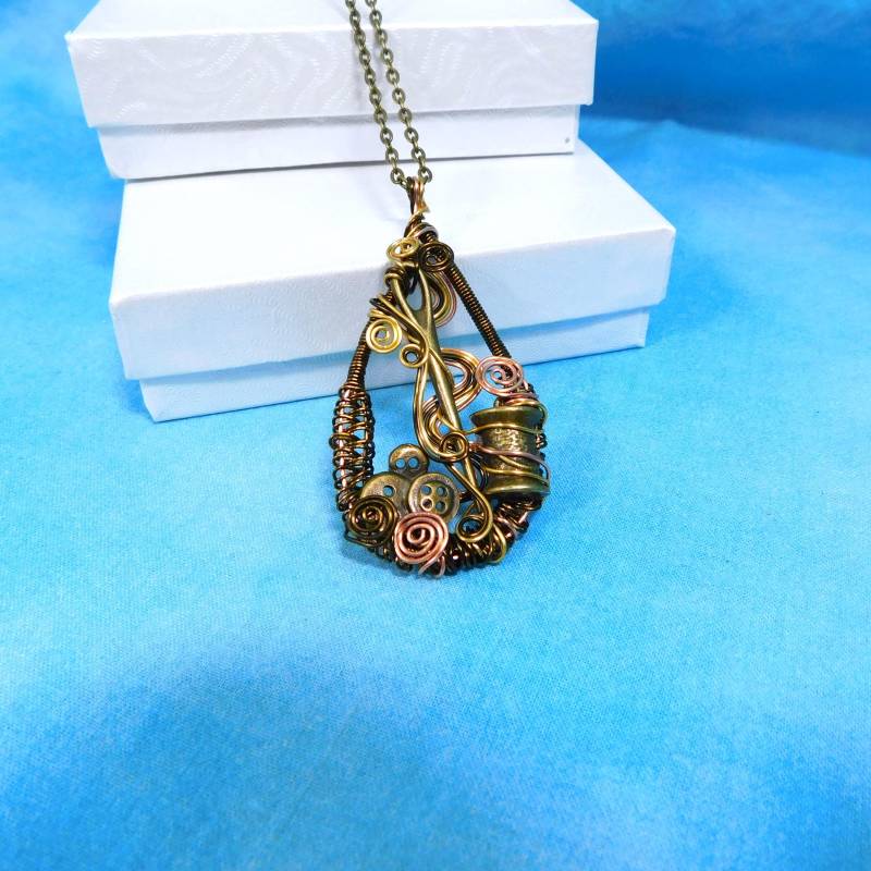 Nähen Thema Anhänger Geschenke Für Mutter Von Tochter, Einzigartige Gewebte Draht Schmuck Näherin, Halskette Frau, Geschenk Frauen, Die Nähen von MontourDesigns