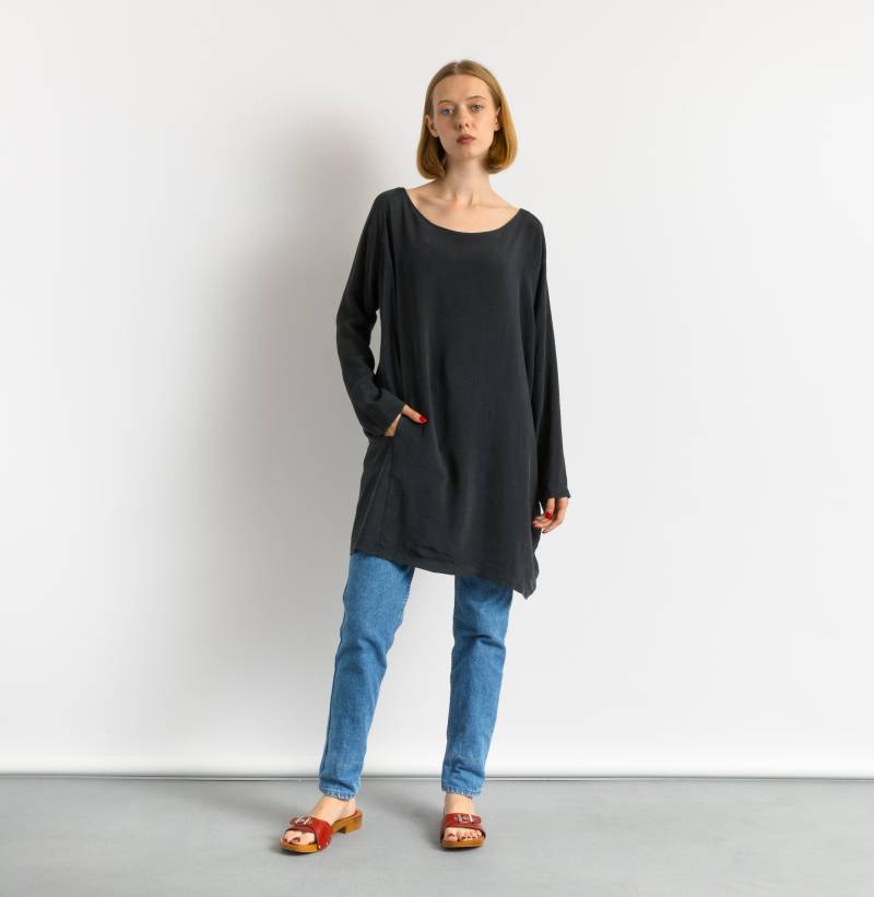 00Er Jahre Frau Preowned Humanoid Langarm Rundhalsausschnitt Dunkelgrau Graphit Entspannte Bluse Tunika Größe Medium von MoodGirlsUA