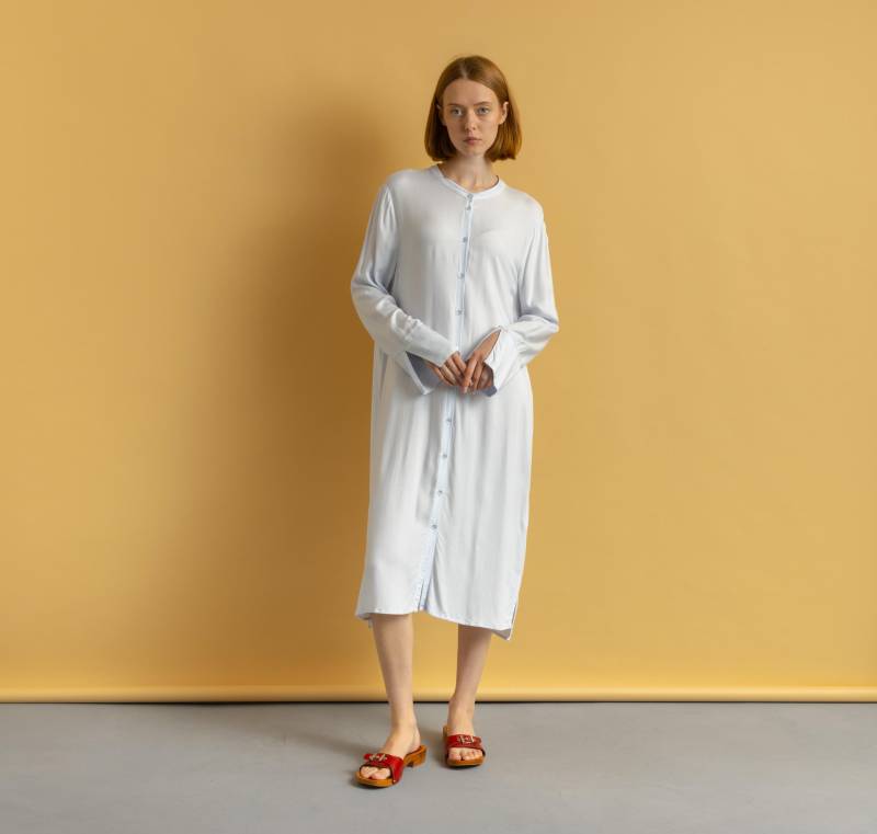 00Er Jahre Gebrauchte Frau Hanro Knöpfe Up Loungewear Leichte Nacht Home Robe Größe Groß von MoodGirlsUA