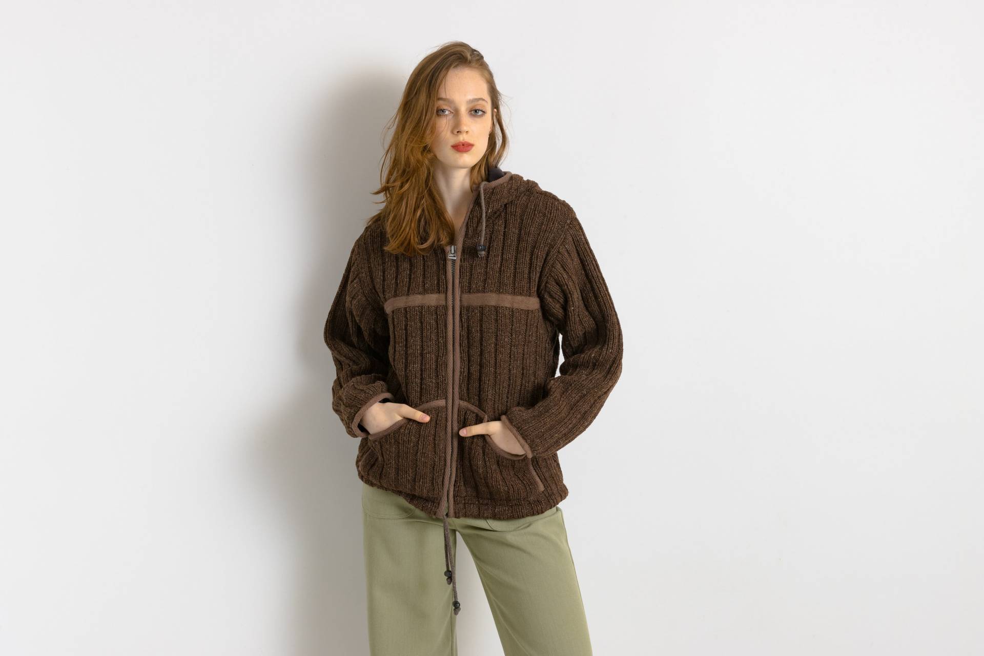 70Er Jahre Vintage Nepal Handgestrickter Wollpullover Strickwaren Reißverschluss Mit Kapuze Handgemachter Mittelgroßer Damenpullover von MoodGirlsUA