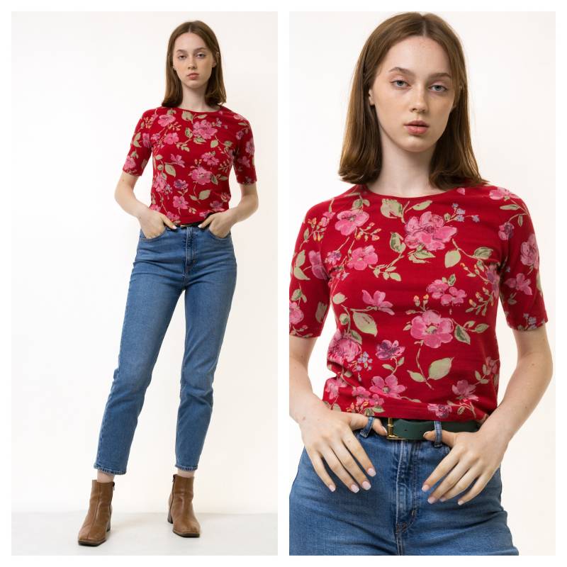 80Er Jahre Vintage Rotes Blumenmuster Naturstoff Kurzarm Im Muster Hemd Größe 1 Kleines Retro Damen Blumen Top von MoodGirlsUA