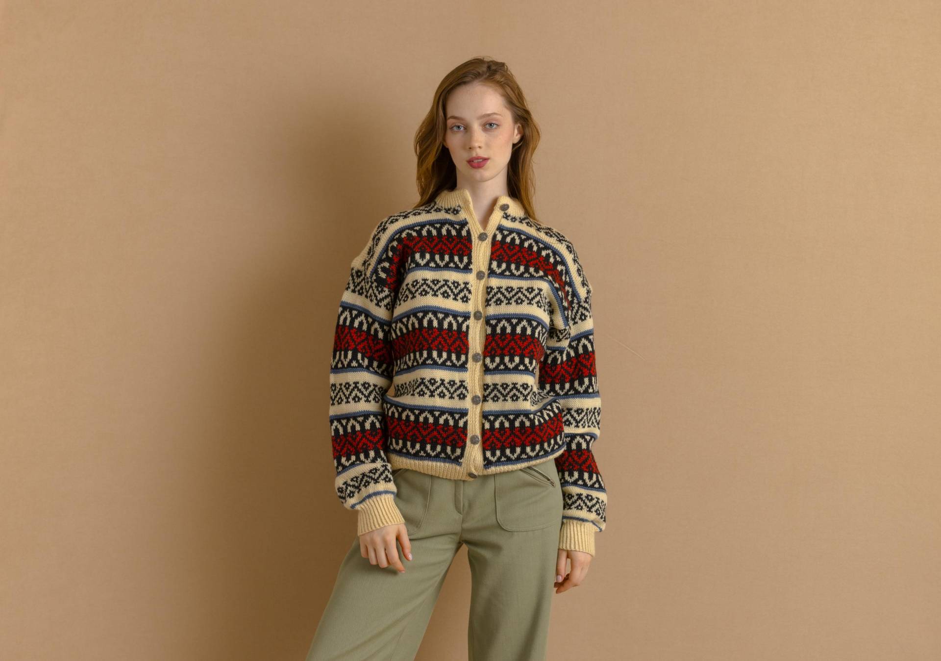 80Er Vintage Norwegen Handgestrickter Wollpullover Strickwaren Beige Ornament Handgemachter Damen Pullover Mittlerer Größe von MoodGirlsUA