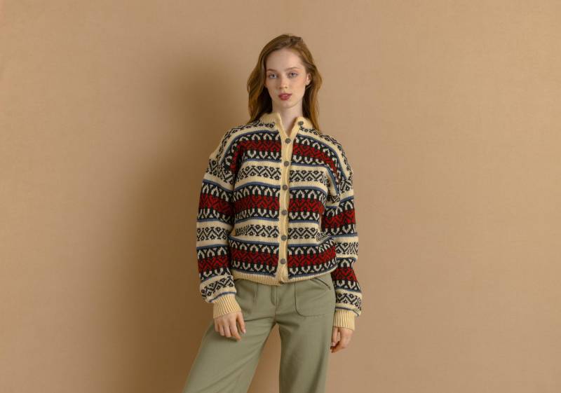 80Er Vintage Norwegen Handgestrickter Wollpullover Strickwaren Beige Ornament Handgemachter Damen Pullover Mittlerer Größe von MoodGirlsUA