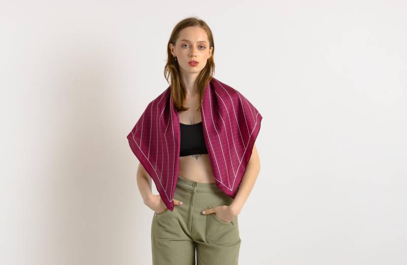 90Er Jahre Vintage Vtg Seltene Gestreifte Reine Seide Seta Soie Abstraktes Muster Quadrat 89 cm Auf Schal Stirnband Freundin Geschenk von MoodGirlsUA