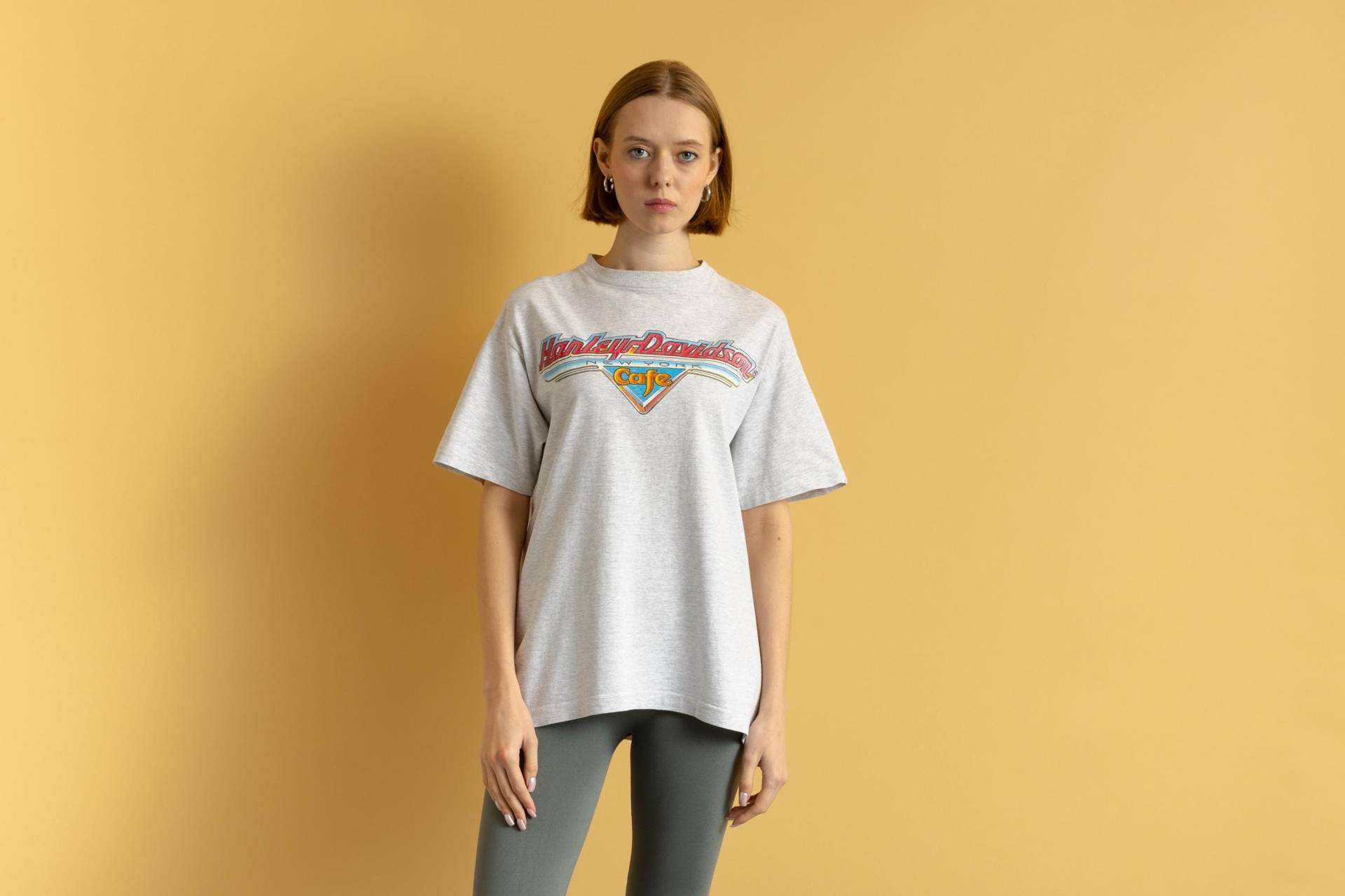 90Er Vintage Unisex Grau Grafikdruck Rundhals Sommerkleidung Rave Motorcyckle Club Tshirt Größe L von MoodGirlsUA