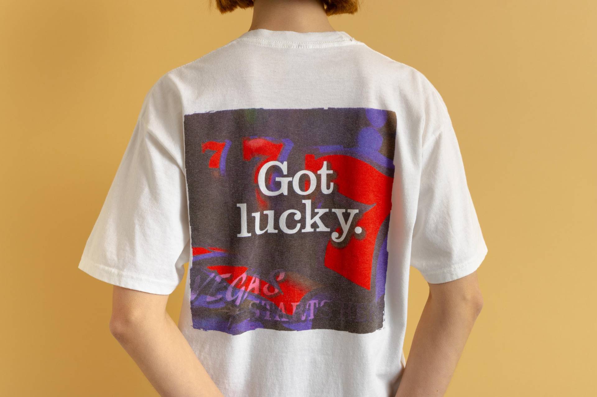 90Er Vintage Unisex Weiß Grafikdruck Rundhals Sommer Kleidung Rave Jerseys Play Club Vegas Tshirt Größe L von MoodGirlsUA