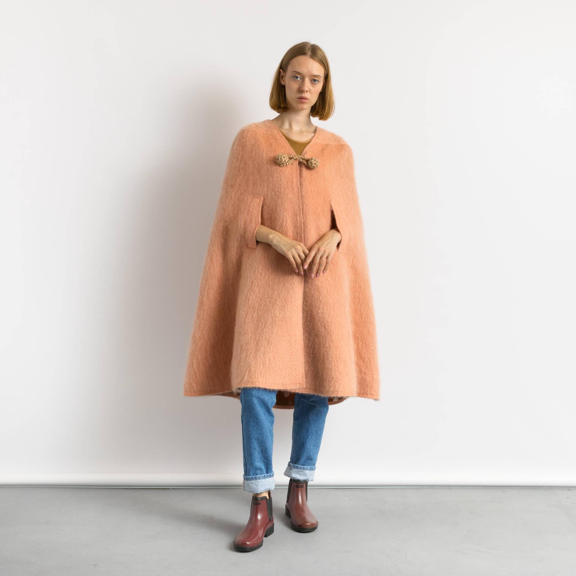 Couture Salon Zürich Von Maya Burgdorfer Rosa Mohair Wolle Damen Cape, Vintage Mantel, Opernfrau Cape Größe Klein von MoodGirlsUA