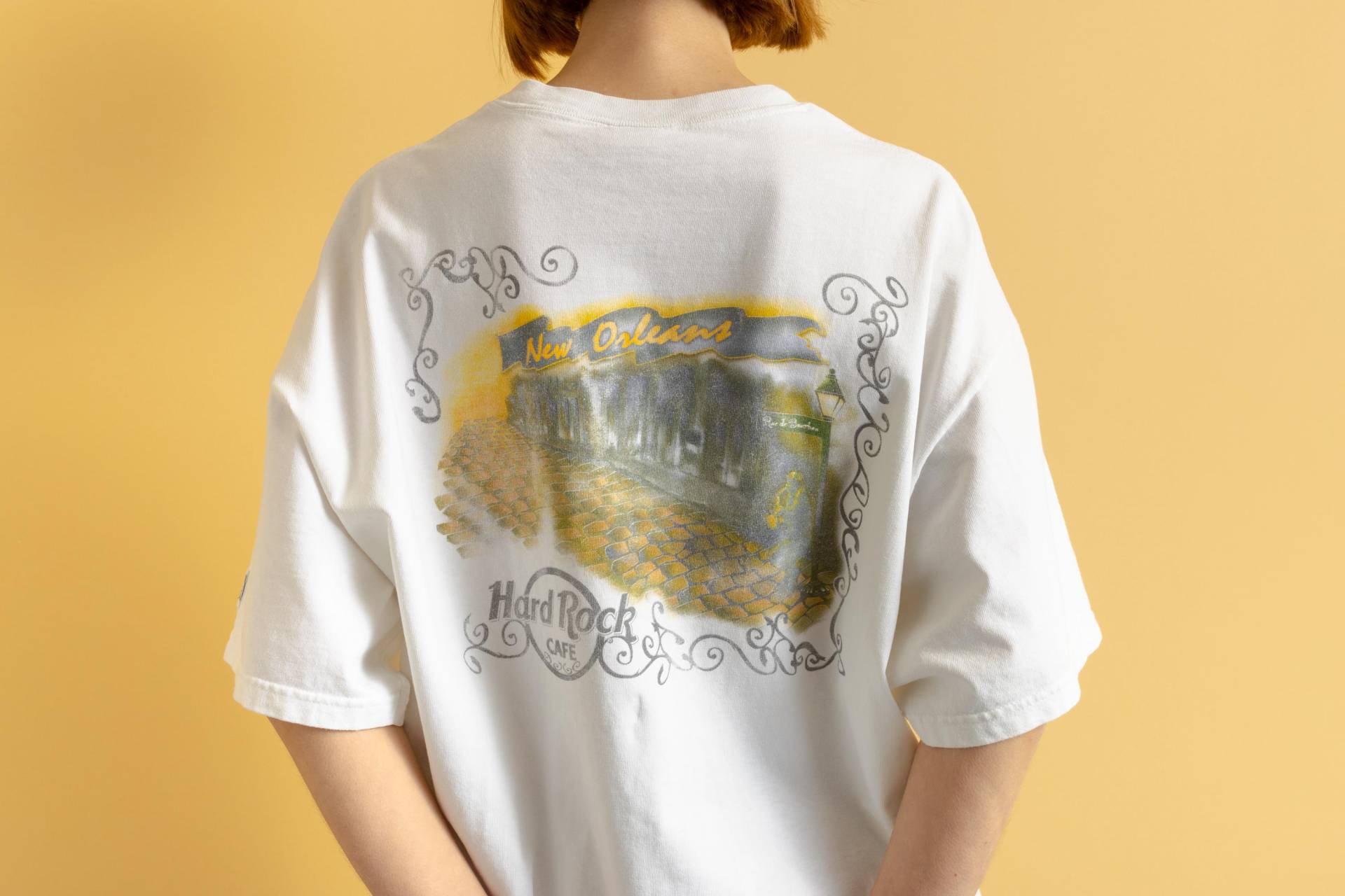 Hard Rock Cafe Vintage Oldschool Grafikdruck Abstraktes Muster Grunge Kleidung Logo Kurzarm Weißes T-Shirt von MoodGirlsUA