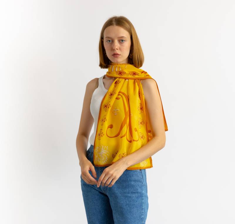 Seidenschal Mit Abstraktem Muster, Gelbes Seidenbandana Aus Reiner Seide, Großer Langer Damenschal, Perfekter Halsschal Oder Geschenk Für Sie von MoodGirlsUA