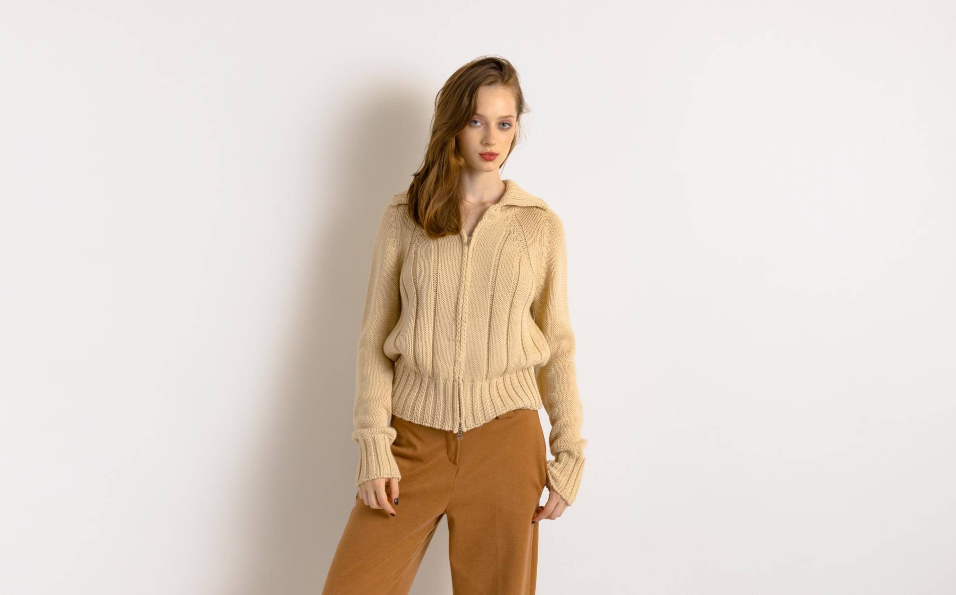 Strickjacke Aus Vintage-Merinowolle Mit Reißverschluss. Damen Beige Pullover Minimalist Strickwaren Old Money Pullover. Größe Groß von MoodGirlsUA