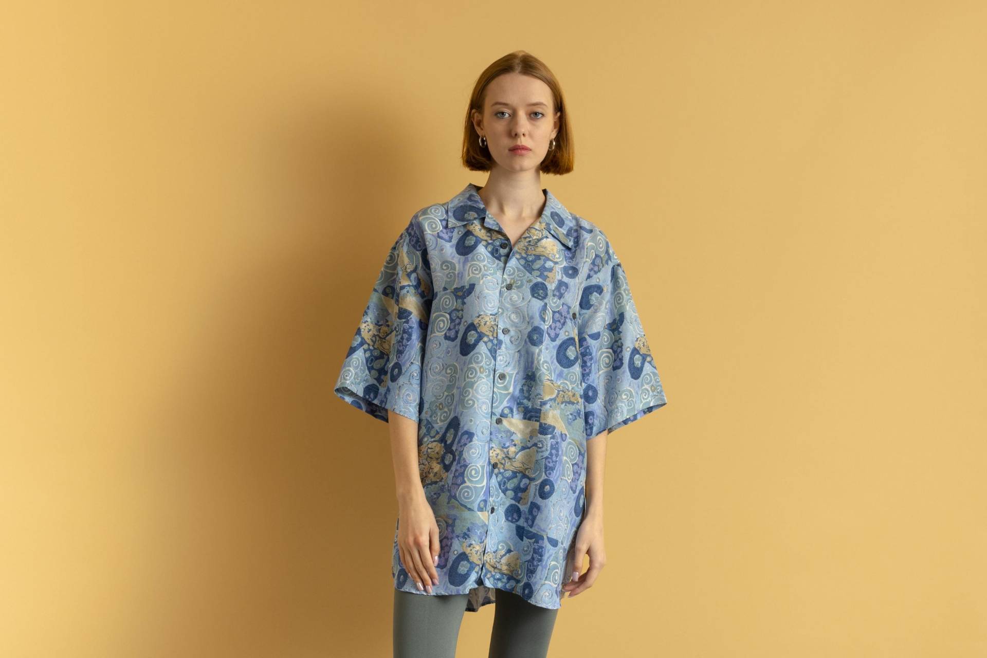 Vintage 90Er Abstraktes Multicolor Kurzarm Unisex Shirt Größe Xl Großes Festival Sommer Grunge Reine Seide Damen Bluse von MoodGirlsUA