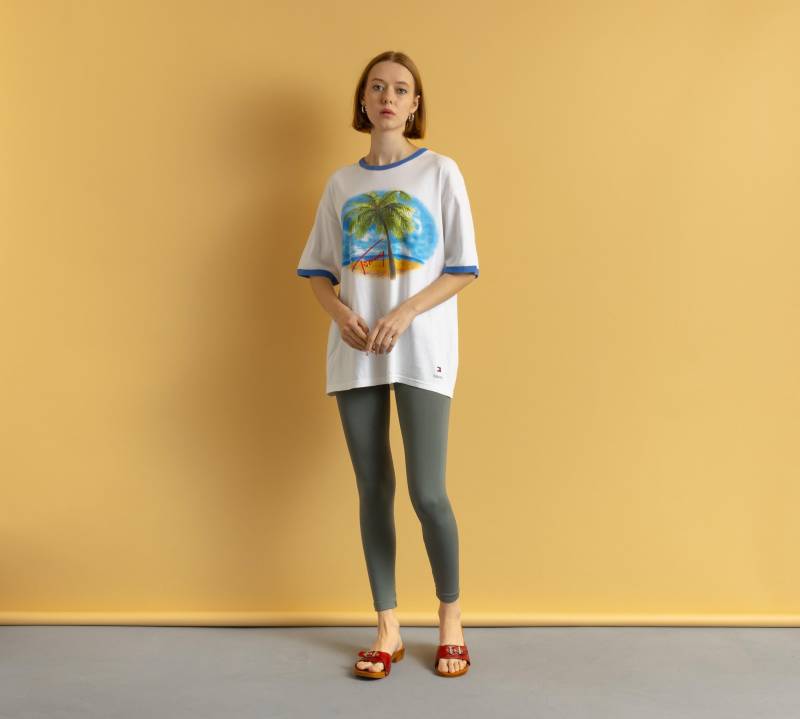 Vintage Tommy Hilfiger Unisex-T-Shirt Im 90Er-Jahre-stil Mit Weißem Grafikprint Und Rundhalsausschnitt, Größe M von MoodGirlsUA