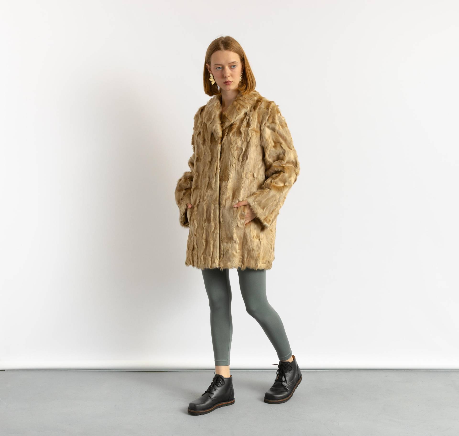 Ziegenfellmantel, Vintage Ziegenmantel, Echter Seltener Fellmantel, Flauschiger Echtfellmantel, Handarbeit, Größe Medium von MoodGirlsUA