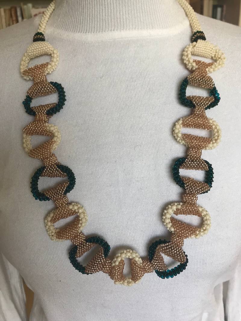 Goldene Perlenkette, Beige Perlenschmuck, Grüner Schmuck, Statement Halskette, Geschenk Für Frau, Handgemachter Einzigartiger Schmuck Goldene Perlenkette, Beige Perlenschmuck, Grüner Schmuck, Statement Halskette, Geschenk Für Frau, Handgemachter Einzigartiger Schmuck von MoodOfBeads