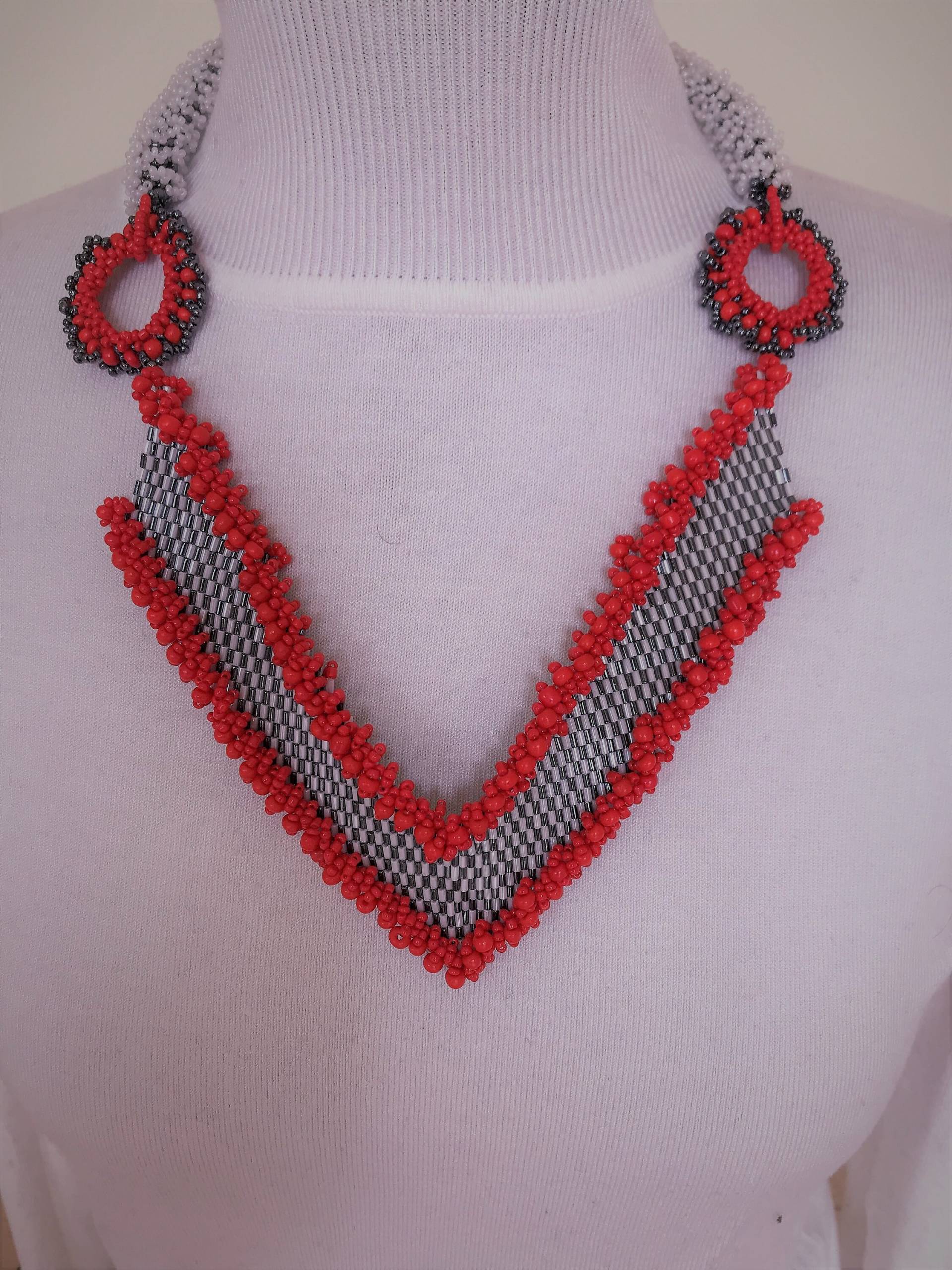 Rote Halskette, Silber Weiße Perlen Frauen Schmuck, Statement Geschenk, Saatperlen Unikat, Geschenk Für Frau von MoodOfBeads