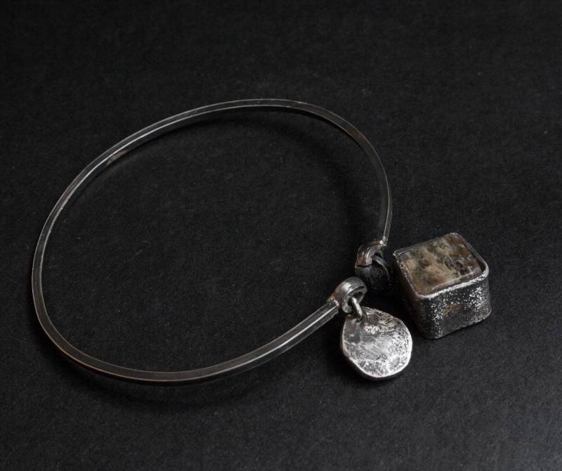 Armreif Silber Quarz-Armband Oxidiertes Silber-Armband Offener Silberarmreif Rustikales Armband Handgemachter Silberschmuck Rohes von MoodStory