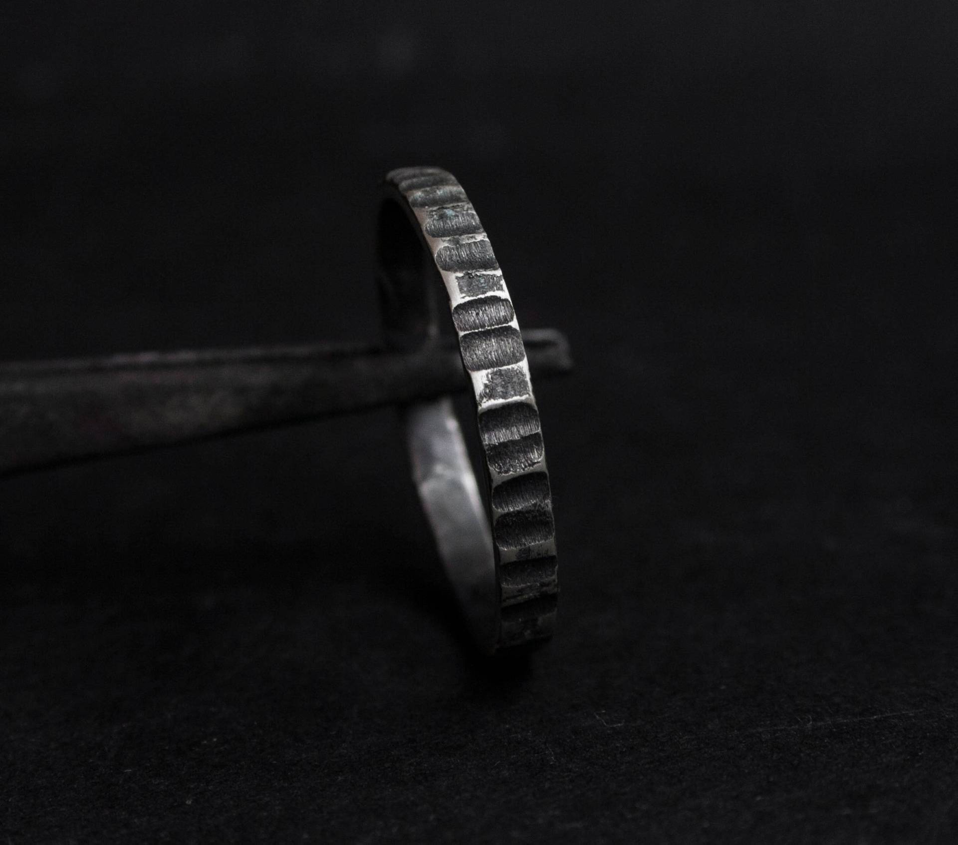 Brutalist Ring Silber Band Graviert Silberring Patina Schmuck Oxidierte Männer Unisex Handmade von MoodStory