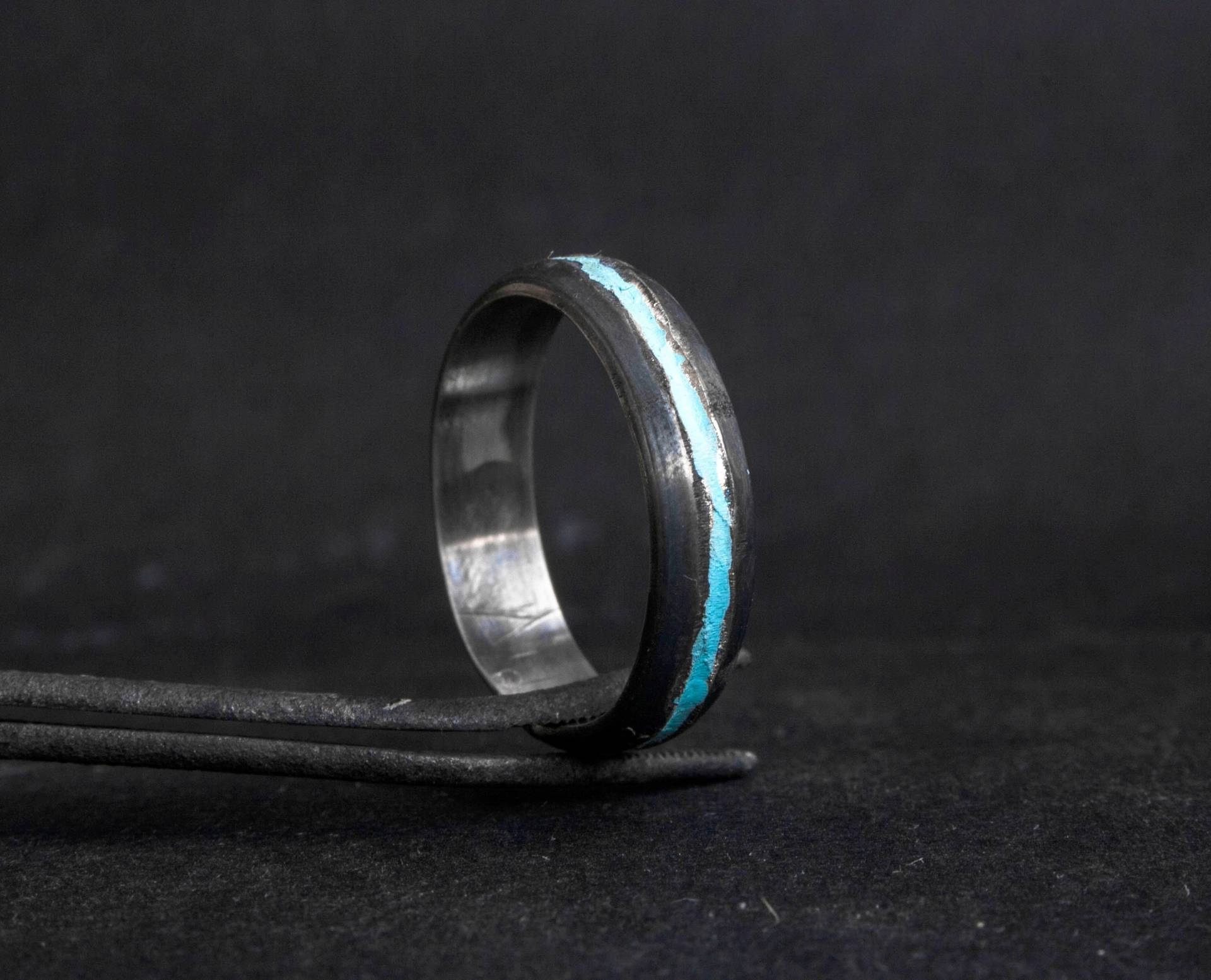 Oxidierter Silberring Herrenring Rohsilber Bänder Massiver Ring Silber Herren Verlobungsring Rustikal Band Blau Patina von MoodStory