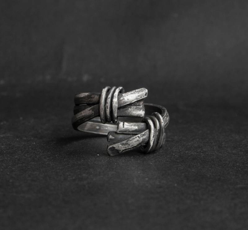Roher Silberring Einstellbarer Ring Breite Bänder Männer Rustikaler Unisex Bandring Oxidierter von MoodStory