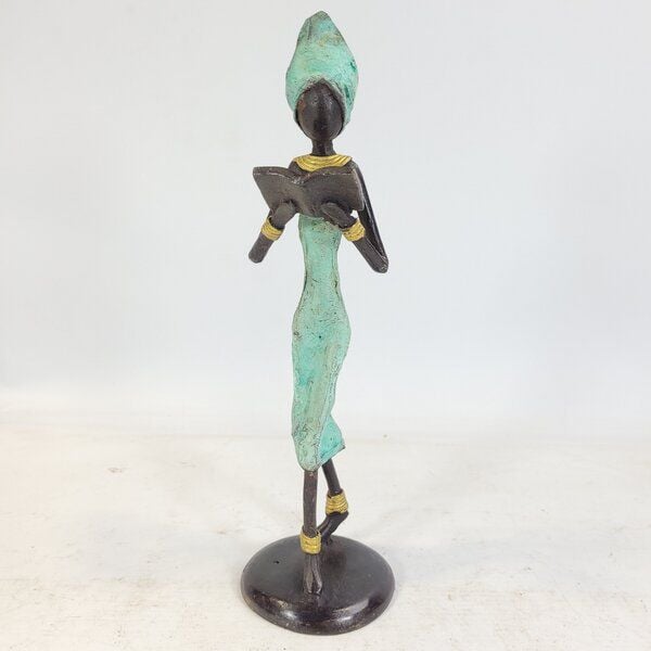 Moogoo Creative Africa Bronze-Skulptur "Femme avec livre" by Karim | 15/25 cm | Unikate von Moogoo Creative Africa