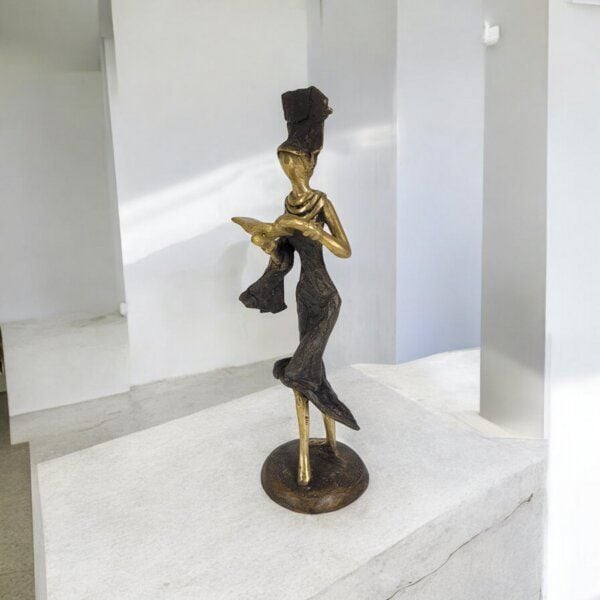 Moogoo Creative Africa Bronze-Skulptur "Femme avec livre" by Karim | 15/25 cm | Unikate von Moogoo Creative Africa