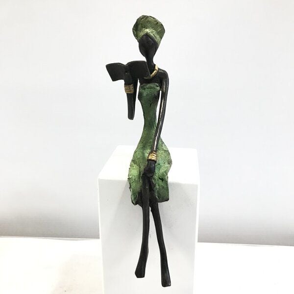 Moogoo Creative Africa Bronze-Skulptur "Lesende Frau" 25 cm von Moogoo Creative Africa