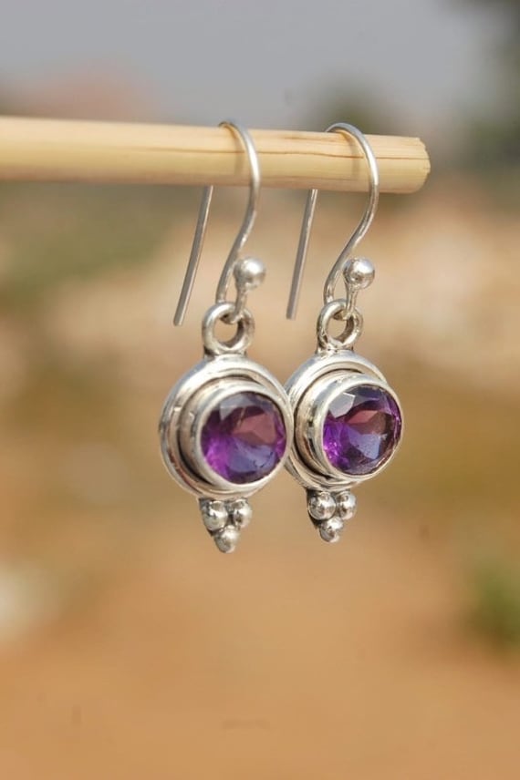 Runde Ohrringe Mit Amethyst Handgemachte Boho Silber Schmuck 925 Sterling von MooiMundiArt