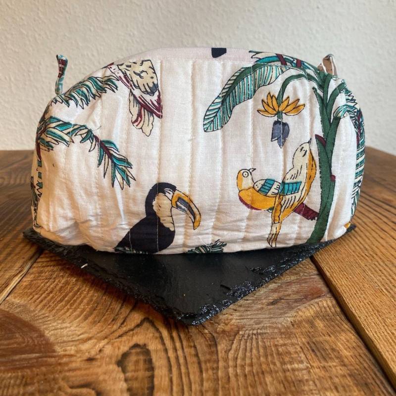 Weiße Kulturtasche | Kosmetiktasche Aus Baumwolle Mit Dschungelmotiv Recycelter Indien von MooiMundiArt