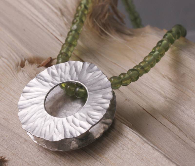 Silberner Anhänger Mit Peridot Kette Silberner Anhänger Mit Peridot Kette von MooiSchoen