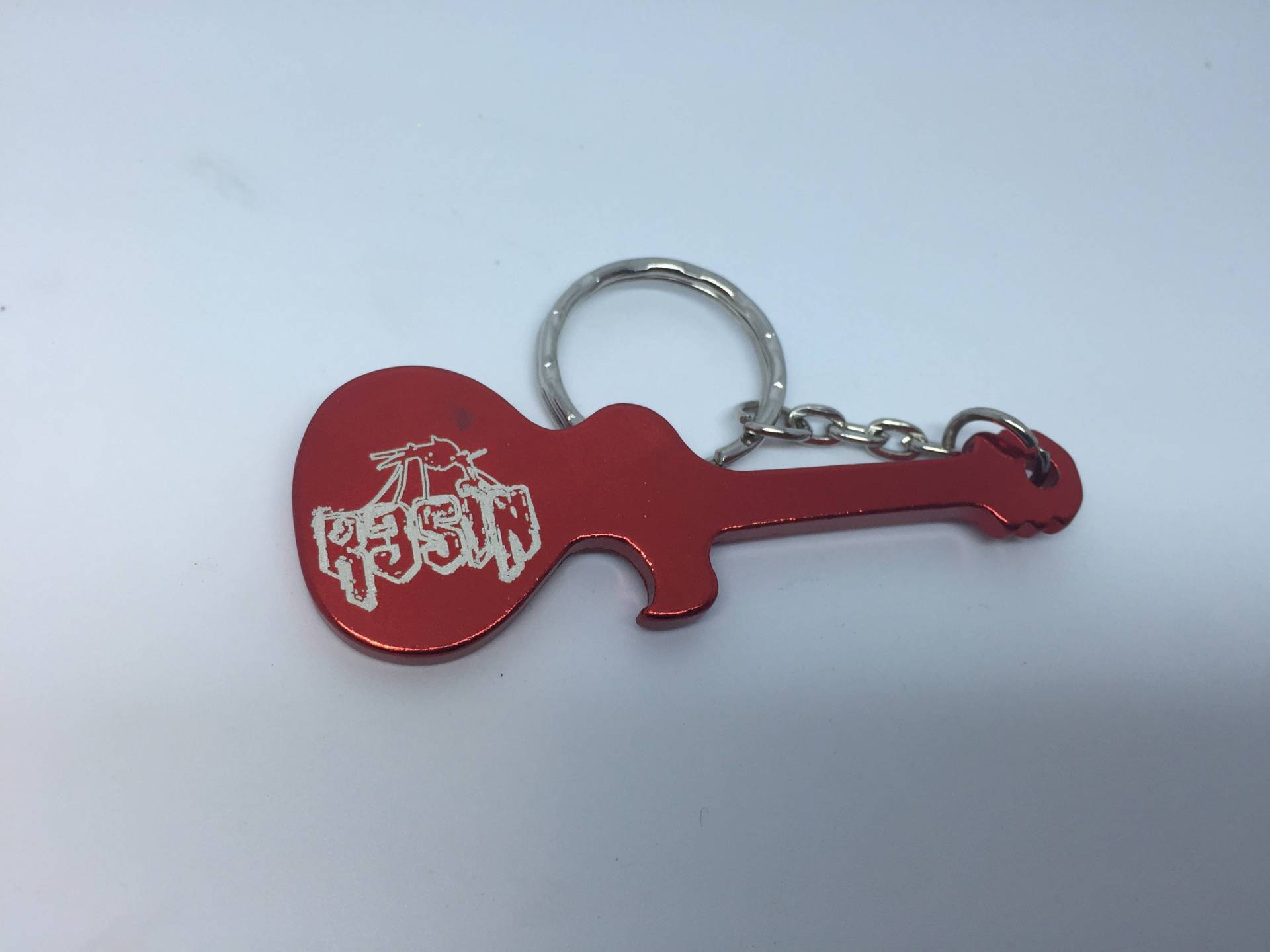Kundenspezifisch Gravierter Flaschenöffner-Schlüsselring in Gitarrenform Kundenspezifisch Gravierter Flaschenöffner-Schlüsselring in Gitarrenform von MoominLasercutting