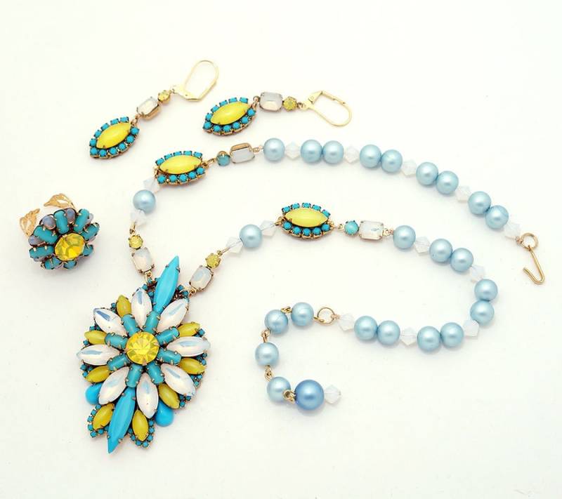 Lemon & Aqua - Retroesque Vintage Strass & Perlen Parure One Of A Kind Statement Halskette, Ohrringe Und Ring von MoonBubbles