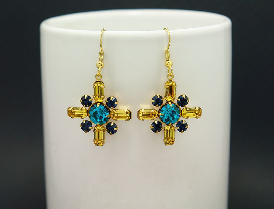 Light Topas, Blue Zircon Und Montana Swarovski Crystal Ohrringe - Vintage Strasssteine Braut, Abschlussball, Formell Oder Jeden Tag Aqua Gelb Light Topas, Blue Zircon Und Montana Swarovski Crystal Ohrringe - Vintage Strasssteine Braut, Abschlussball, Formell Oder Jeden Tag Aqua Gelb von MoonBubbles