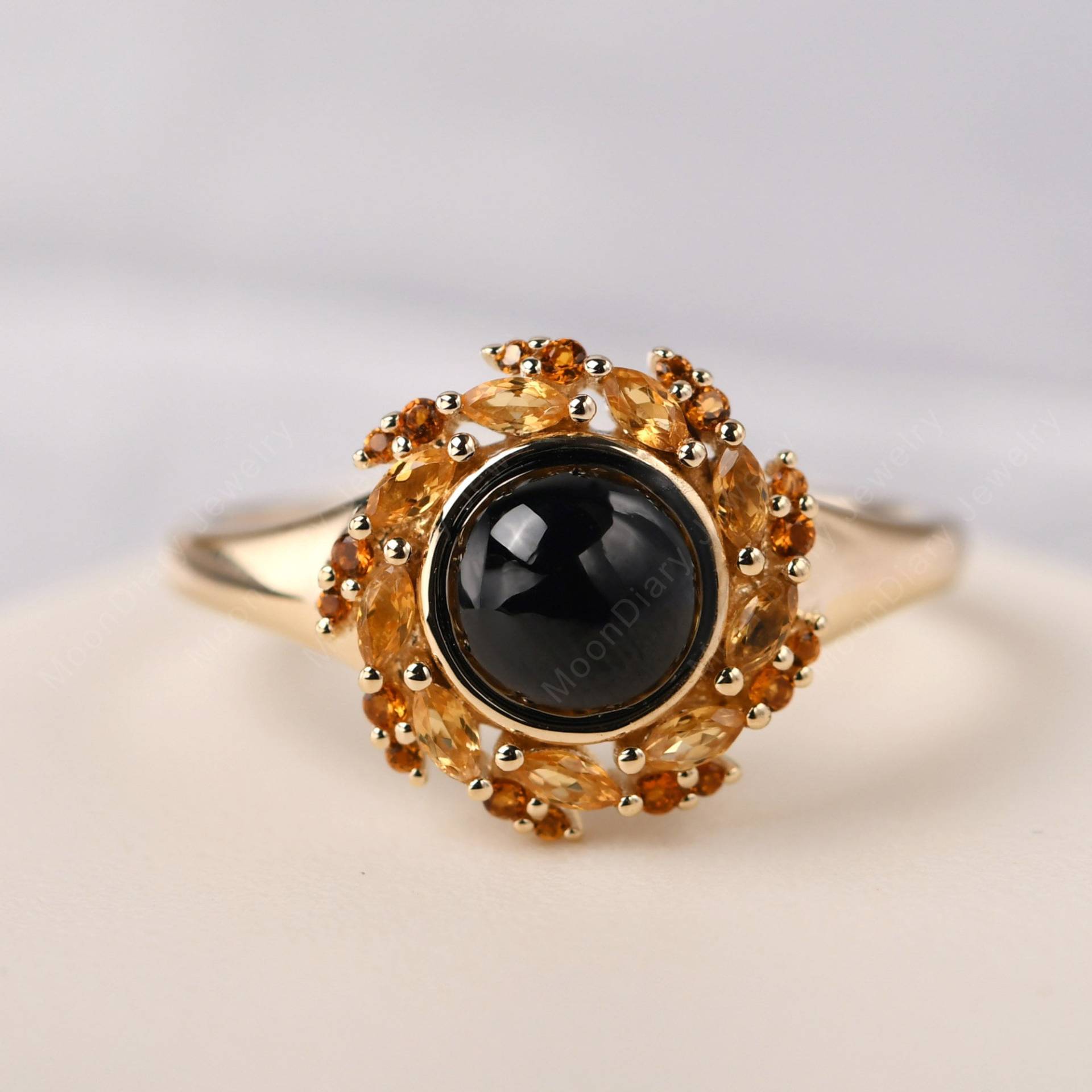 14K Gelb Gold Schwarz Loch Space Ring Benutzerdefinierter Cabochon Schwarzer Spinell Universum Astronomie von MoonDiaryJewelry