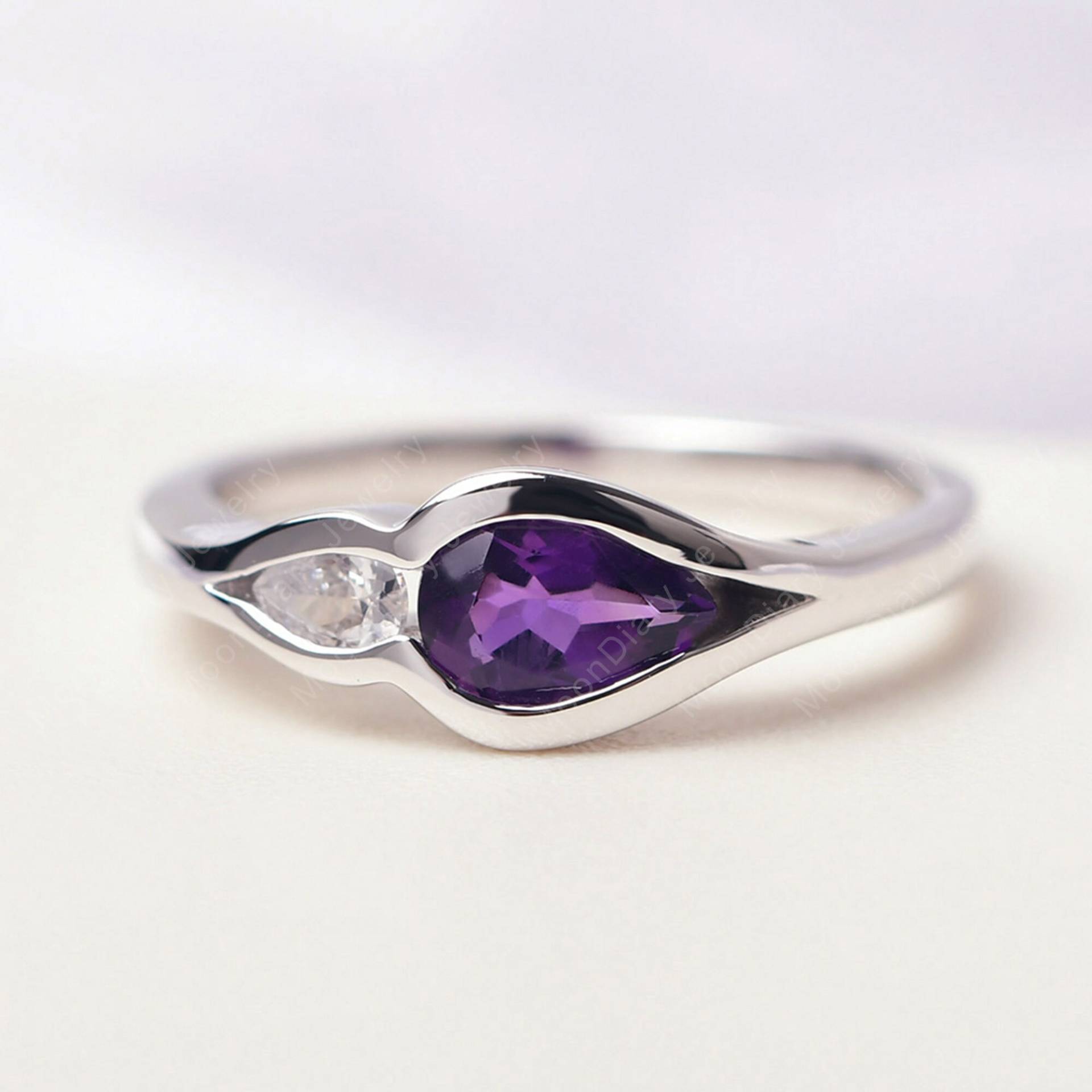 Amethyst Verlobungsring Zwei Stein Tropfenförmig Lila Februar Geburtsstein von MoonDiaryJewelry